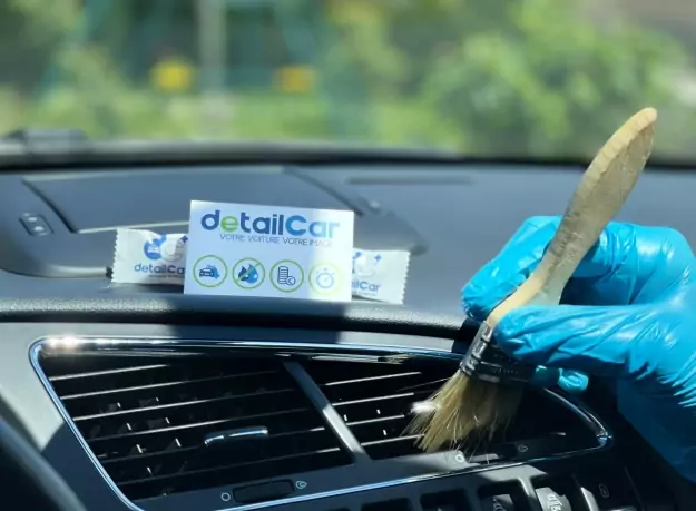 Lavage auto à Aix en Provence et une désinfection et purification de l'air de l'habitacle de votre fourgonnette